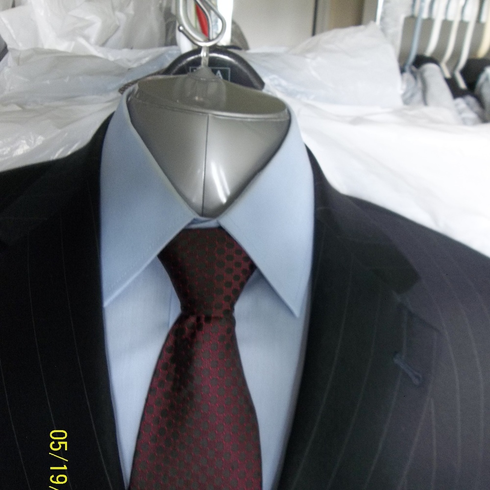 Soto33-25- Jos A Bank 2Btn Dk Blue Pinstripe Suit